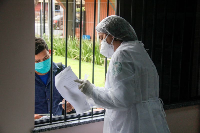 Entrega de medicação contra o corona virus.  <div class='credito_fotos'>Foto: Marcelo Seabra / Ag. Pará   |   <a href='/midias/2020/originais/6264_1d0243b1-19d3-756e-4aa7-ef16c75b4d1c.jpg' download><i class='fa-solid fa-download'></i> Download</a></div>