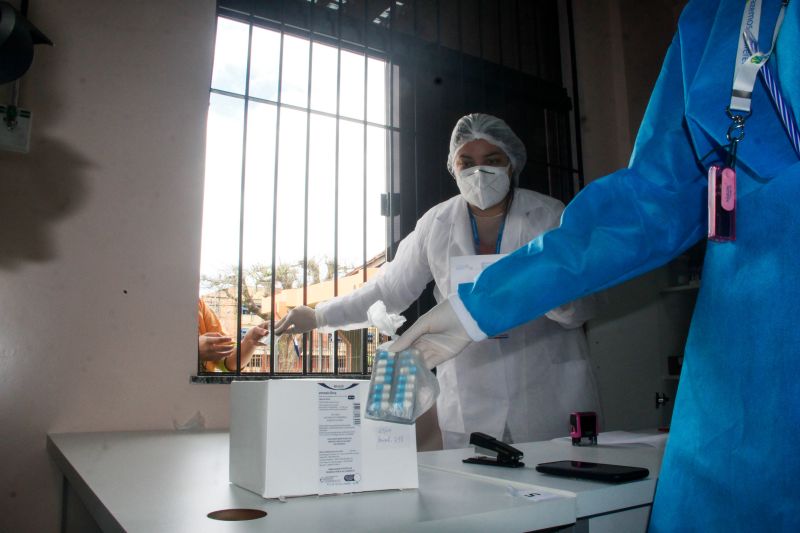 Entrega de medicação contra o corona virus. <div class='credito_fotos'>Foto: Marcelo Seabra / Ag. Pará | <a href='/midias/2020/originais/6264_52697267-68e3-ecef-2182-9099d47f4169.jpg' download><i class='fa-solid fa-download'></i> Download</a></div>