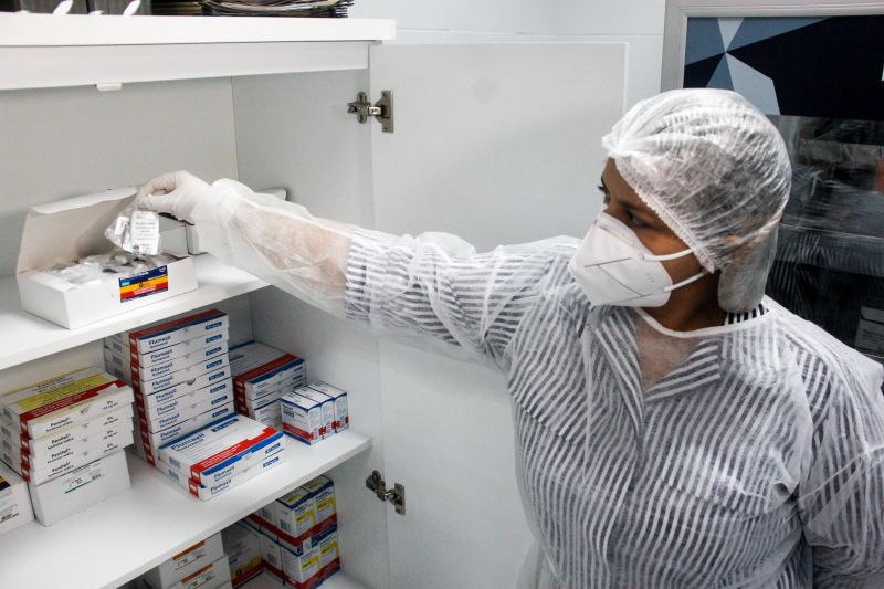 Entrega de medicação contra o corona virus. <div class='credito_fotos'>Foto: Marcelo Seabra / Ag. Pará | <a href='/midias/2020/originais/6264_8f0d4a2a-6873-fe79-1f20-ee1d55078974.jpg' download><i class='fa-solid fa-download'></i> Download</a></div>