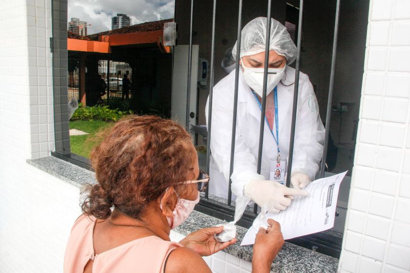 Entrega de medicação contra o corona virus.  <div class='credito_fotos'>Foto: Marcelo Seabra / Ag. Pará   |   <a href='/midias/2020/originais/6264_d512c862-3a7f-31ef-1d0d-413db9935ed0.jpg' download><i class='fa-solid fa-download'></i> Download</a></div>