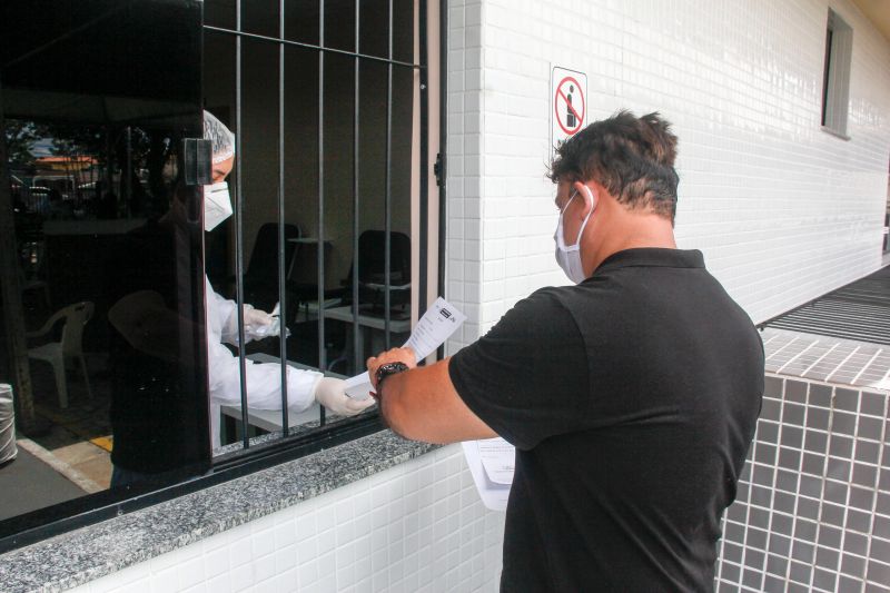 Entrega de medicação contra o corona virus. <div class='credito_fotos'>Foto: Marcelo Seabra / Ag. Pará | <a href='/midias/2020/originais/6264_e9cf22ef-1e48-097e-5e70-e6ee544eb883.jpg' download><i class='fa-solid fa-download'></i> Download</a></div>