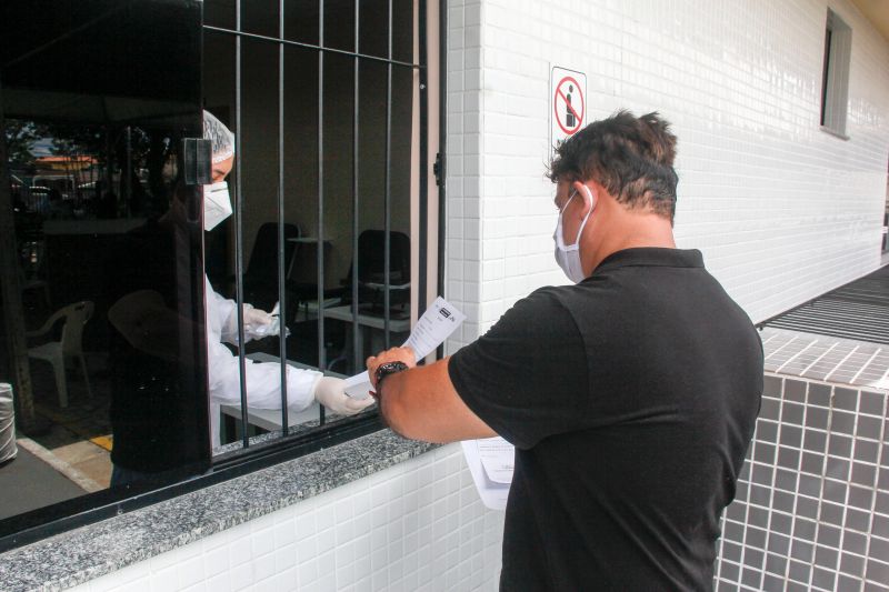 Entrega de medicação contra o corona virus.  <div class='credito_fotos'>Foto: Marcelo Seabra / Ag. Pará   |   <a href='/midias/2020/originais/6264_e9cf22ef-1e48-097e-5e70-e6ee544eb883.jpg' download><i class='fa-solid fa-download'></i> Download</a></div>