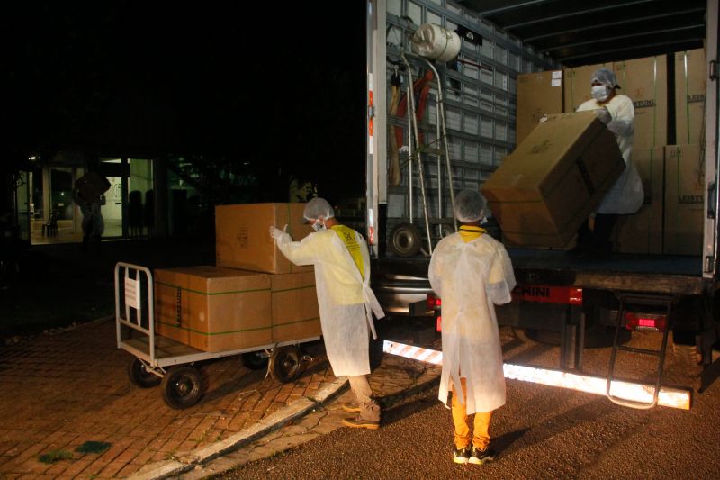 Chegada de novos respiradores para o Hospital de campanha do Hangar, que trata pacientes com Corona Virus. <div class='credito_fotos'>Foto: Marcelo Seabra / Ag. Pará   |   <a href='/midias/2020/originais/6268_4cff7a2b-8674-e699-0a3e-3a43cb345d7a.jpg' download><i class='fa-solid fa-download'></i> Download</a></div>