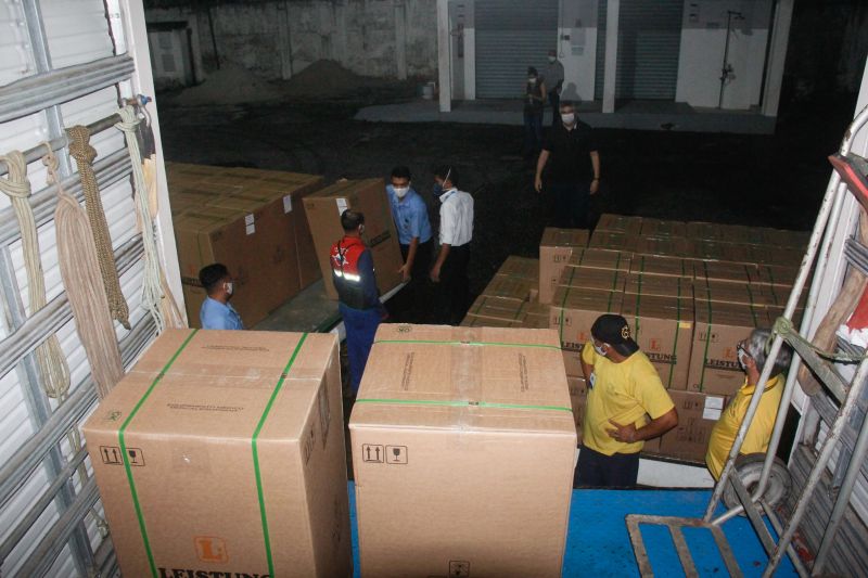 Chegada de novos respiradores para o Hospital de campanha do Hangar, que trata pacientes com Corona Virus. <div class='credito_fotos'>Foto: Marcelo Seabra / Ag. Pará   |   <a href='/midias/2020/originais/6268_5f9aa68e-325b-35d8-74b3-477f22afebb6.jpg' download><i class='fa-solid fa-download'></i> Download</a></div>