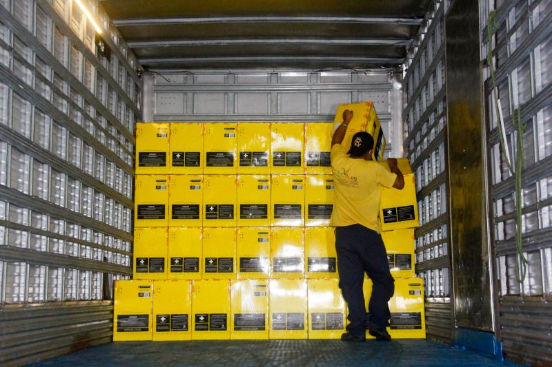 Chegada de novos respiradores para o Hospital de campanha do Hangar, que trata pacientes com Corona Virus. <div class='credito_fotos'>Foto: Marcelo Seabra / Ag. Pará   |   <a href='/midias/2020/originais/6268_5ffabb29-1d02-7c23-4c58-6ea9efa2493c.jpg' download><i class='fa-solid fa-download'></i> Download</a></div>