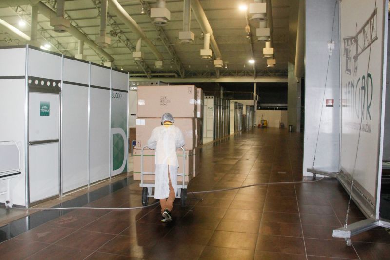 Chegada de novos respiradores para o Hospital de campanha do Hangar, que trata pacientes com Corona Virus. <div class='credito_fotos'>Foto: Marcelo Seabra / Ag. Pará | <a href='/midias/2020/originais/6268_d596b405-9ba5-5f3e-1392-3f7fde8e13f2.jpg' download><i class='fa-solid fa-download'></i> Download</a></div>