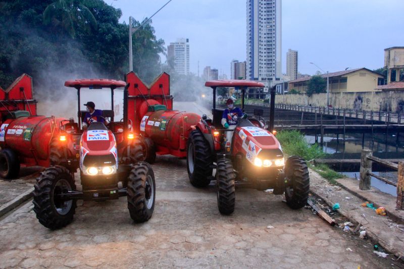 Vias de vários bairros receberam hipoclorito de sódio, que desinfeta sem prejudicar a saúde de pessoas e animais.
Na Foto:  <div class='credito_fotos'>Foto: Marcelo Seabra / Ag. Pará   |   <a href='/midias/2020/originais/6277_5f071016-05c6-e79d-9218-d598c7d18886.jpg' download><i class='fa-solid fa-download'></i> Download</a></div>