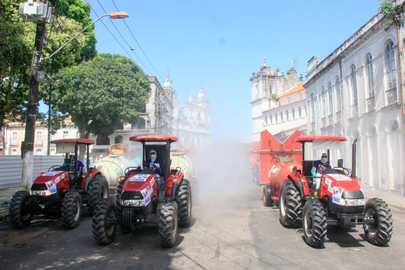 Vias de vários bairros receberam hipoclorito de sódio, que desinfeta sem prejudicar a saúde de pessoas e animais.
Na Foto:  <div class='credito_fotos'>Foto: Marcelo Seabra / Ag. Pará   |   <a href='/midias/2020/originais/6277_6d0d92d8-61c6-ad7e-7454-9d2d4fc92fcb.jpg' download><i class='fa-solid fa-download'></i> Download</a></div>