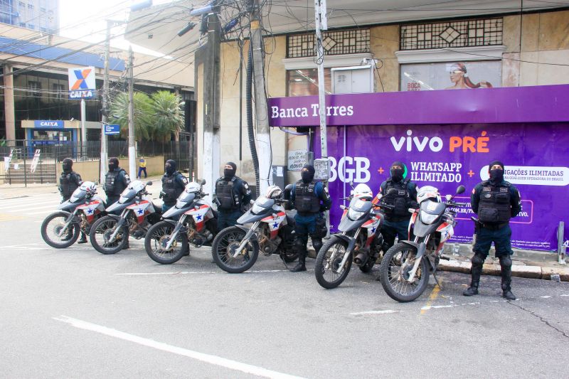 Vias de vários bairros receberam hipoclorito de sódio, que desinfeta sem prejudicar a saúde de pessoas e animais.
Na Foto:  <div class='credito_fotos'>Foto: Marcelo Seabra / Ag. Pará   |   <a href='/midias/2020/originais/6277_72ceb237-c37f-5625-b855-c2ea7190313e.jpg' download><i class='fa-solid fa-download'></i> Download</a></div>