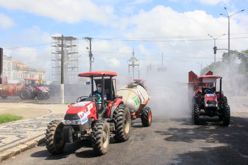 Vias de vários bairros receberam hipoclorito de sódio, que desinfeta sem prejudicar a saúde de pessoas e animais.
Na Foto:  <div class='credito_fotos'>Foto: Marcelo Seabra / Ag. Pará   |   <a href='/midias/2020/originais/6277_78b48571-9640-b8d2-62a9-8800120c0e85.jpg' download><i class='fa-solid fa-download'></i> Download</a></div>