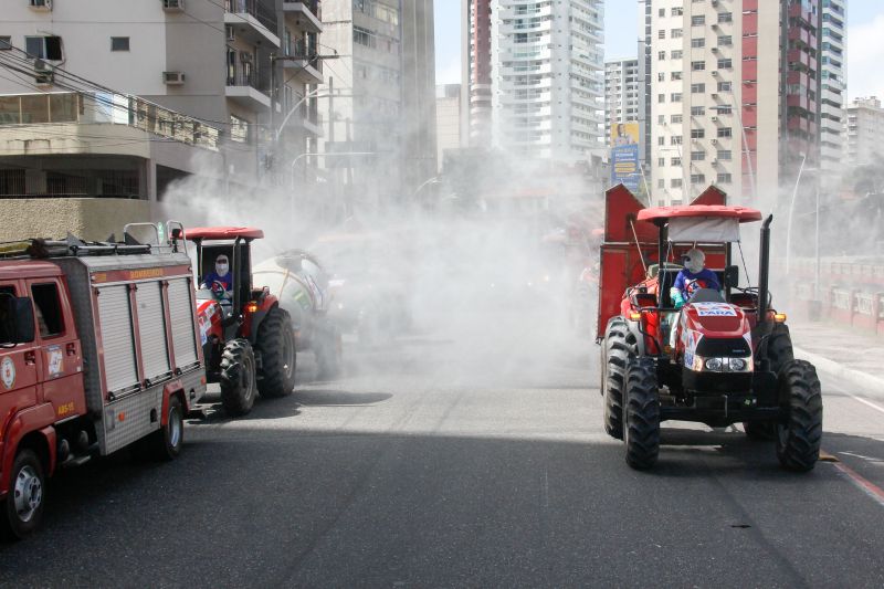 Vias de vários bairros receberam hipoclorito de sódio, que desinfeta sem prejudicar a saúde de pessoas e animais.
Na Foto:  <div class='credito_fotos'>Foto: Marcelo Seabra / Ag. Pará   |   <a href='/midias/2020/originais/6277_ec613af0-b2f0-0241-b591-7fdea4edf1ed.jpg' download><i class='fa-solid fa-download'></i> Download</a></div>