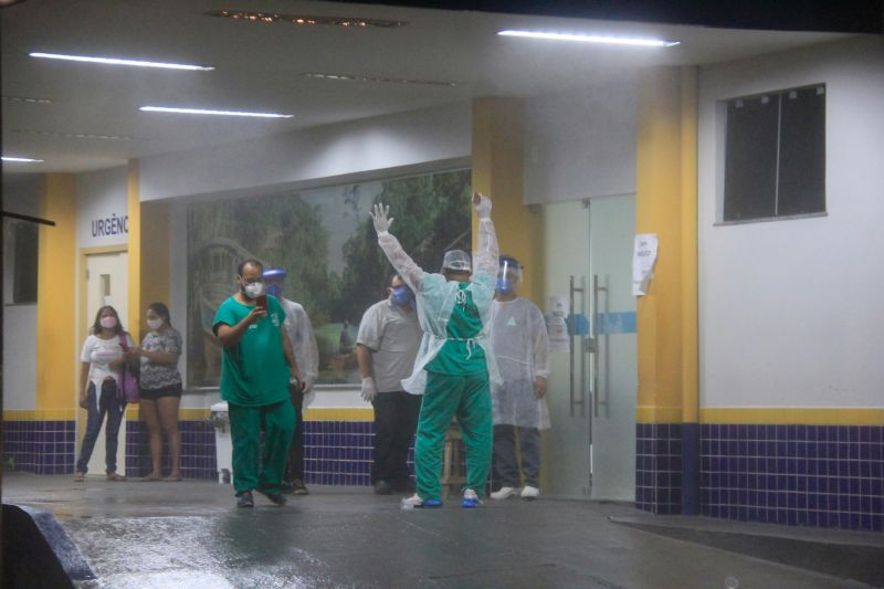 Vias de vários bairros receberam hipoclorito de sódio, que desinfeta sem prejudicar a saúde de pessoas e animais <div class='credito_fotos'>Foto: Marcelo Seabra / Ag. Pará | <a href='/midias/2020/originais/6279_139ede94-1ae3-4477-b49a-2772bcccd0c2.jpg' download><i class='fa-solid fa-download'></i> Download</a></div>