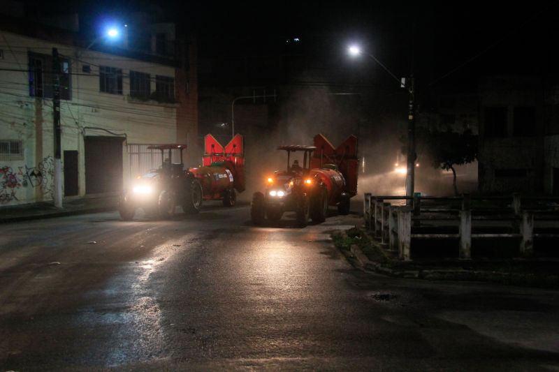 Vias de vários bairros receberam hipoclorito de sódio, que desinfeta sem prejudicar a saúde de pessoas e animais <div class='credito_fotos'>Foto: Marcelo Seabra / Ag. Pará   |   <a href='/midias/2020/originais/6279_46a5daee-17bd-c068-2536-6e40c9b986c9.jpg' download><i class='fa-solid fa-download'></i> Download</a></div>