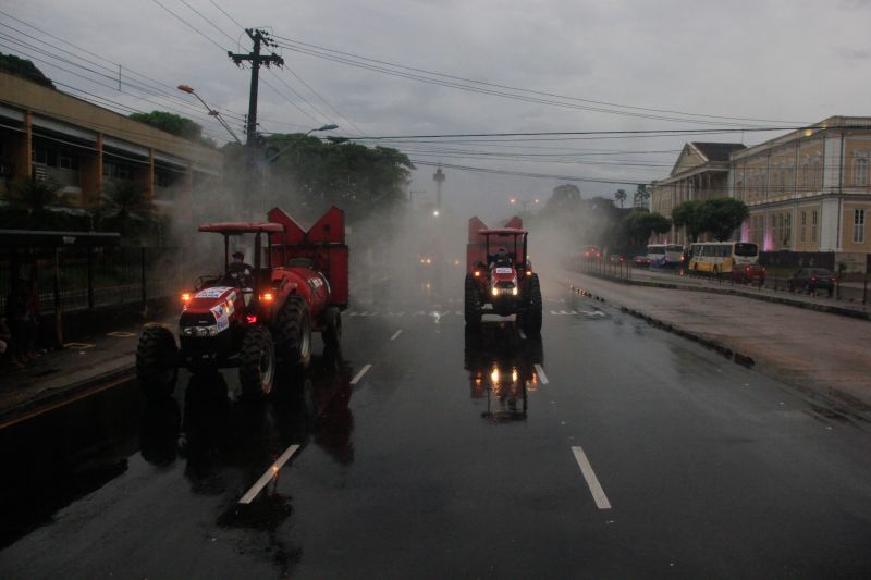 Vias de vários bairros receberam hipoclorito de sódio, que desinfeta sem prejudicar a saúde de pessoas e animais <div class='credito_fotos'>Foto: Marcelo Seabra / Ag. Pará | <a href='/midias/2020/originais/6279_516af9a5-e8d9-45eb-f458-599131877978.jpg' download><i class='fa-solid fa-download'></i> Download</a></div>