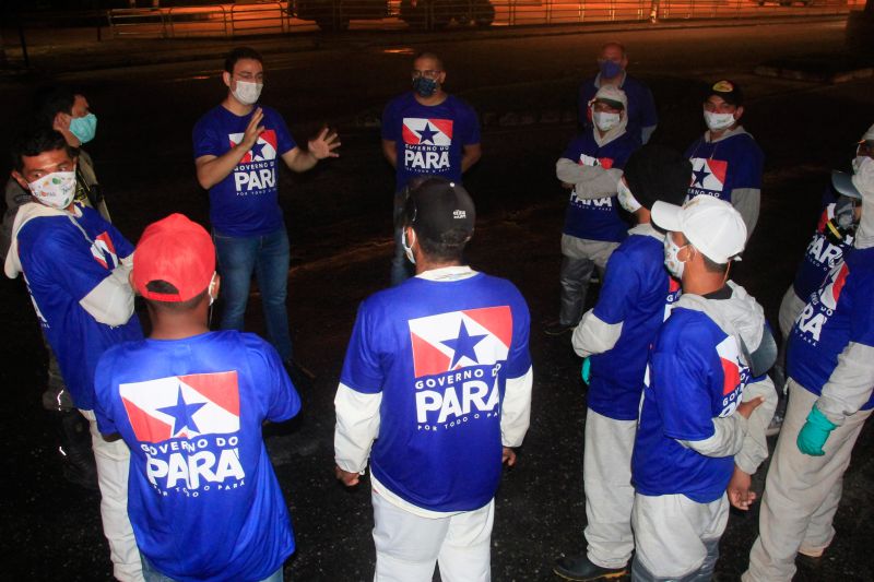 Vias de vários bairros receberam hipoclorito de sódio, que desinfeta sem prejudicar a saúde de pessoas e animais <div class='credito_fotos'>Foto: Marcelo Seabra / Ag. Pará   |   <a href='/midias/2020/originais/6279_a6e25bd1-86be-9777-a462-5720a1567d6b.jpg' download><i class='fa-solid fa-download'></i> Download</a></div>