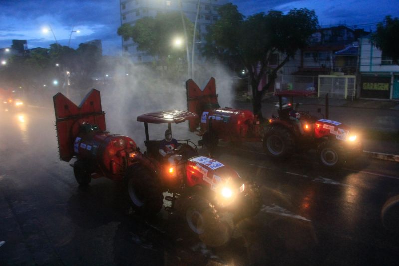 Vias de vários bairros receberam hipoclorito de sódio, que desinfeta sem prejudicar a saúde de pessoas e animais <div class='credito_fotos'>Foto: Marcelo Seabra / Ag. Pará   |   <a href='/midias/2020/originais/6279_d850269c-909f-44bc-670d-45c292949752.jpg' download><i class='fa-solid fa-download'></i> Download</a></div>