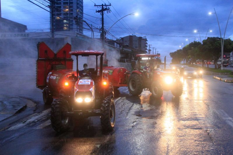 Vias de vários bairros receberam hipoclorito de sódio, que desinfeta sem prejudicar a saúde de pessoas e animais <div class='credito_fotos'>Foto: Marcelo Seabra / Ag. Pará   |   <a href='/midias/2020/originais/6279_ea94e86f-8406-a011-0011-543bf7eb3b5c.jpg' download><i class='fa-solid fa-download'></i> Download</a></div>