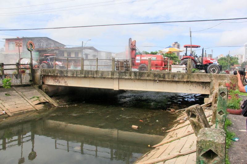 Ação do governo higieniza vias públicas próximas a feiras, mercados e hospitais <div class='credito_fotos'>Foto: Marcelo Seabra / Ag. Pará   |   <a href='/midias/2020/originais/6280_126e6852-14da-a587-27cf-0fa586379ef5.jpg' download><i class='fa-solid fa-download'></i> Download</a></div>