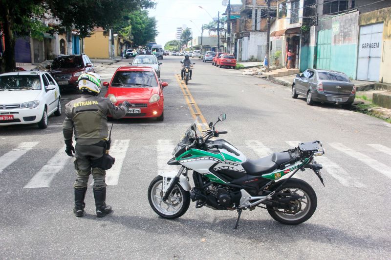 Ação do governo higieniza vias públicas próximas a feiras, mercados e hospitais <div class='credito_fotos'>Foto: Marcelo Seabra / Ag. Pará | <a href='/midias/2020/originais/6280_b61be26c-95fd-d248-884a-99bf20589471.jpg' download><i class='fa-solid fa-download'></i> Download</a></div>