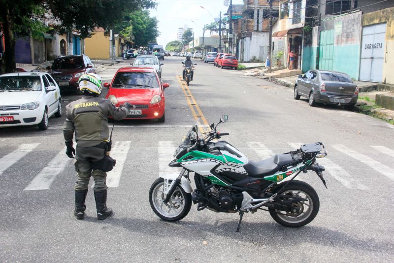 Ação do governo higieniza vias públicas próximas a feiras, mercados e hospitais <div class='credito_fotos'>Foto: Marcelo Seabra / Ag. Pará   |   <a href='/midias/2020/originais/6280_b61be26c-95fd-d248-884a-99bf20589471.jpg' download><i class='fa-solid fa-download'></i> Download</a></div>