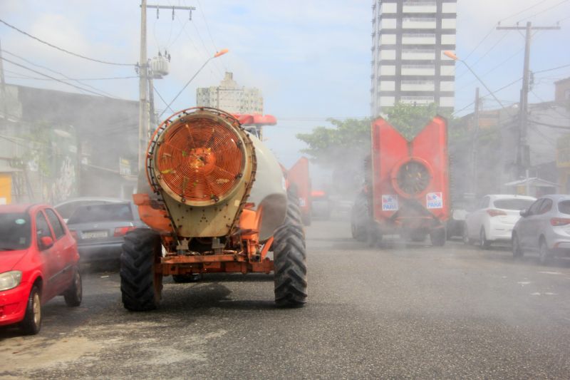 Ação do governo higieniza vias públicas próximas a feiras, mercados e hospitais <div class='credito_fotos'>Foto: Marcelo Seabra / Ag. Pará   |   <a href='/midias/2020/originais/6280_d4645a33-7473-3391-6bdd-72666e4427eb.jpg' download><i class='fa-solid fa-download'></i> Download</a></div>