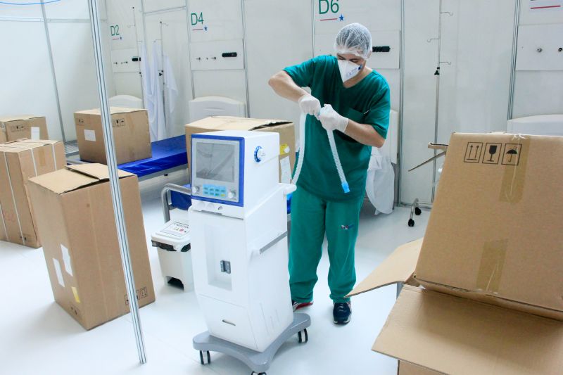 40 novas camas, próprias para utilização em Unidade de Tratamento Intensivo (UTI), foram entregues hoje no Hospital de Campanha de Belém. <div class='credito_fotos'>Foto: Marcelo Seabra / Ag. Pará | <a href='/midias/2020/originais/6281_ee36ead8-eb02-7b39-ac29-9b50d1a95181.jpg' download><i class='fa-solid fa-download'></i> Download</a></div>