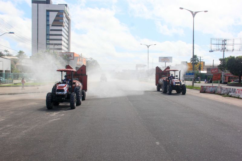 4 dia de Desinfecção contra covid19 promovida pelo Estado pelas ruas de Belém.
Na foto: <div class='credito_fotos'>Foto: Marcelo Seabra / Ag. Pará   |   <a href='/midias/2020/originais/6284_86eab6e4-74b0-5c96-b32a-5abd279069b0.jpg' download><i class='fa-solid fa-download'></i> Download</a></div>