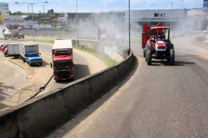 4 dia de Desinfecção contra covid19 promovida pelo Estado pelas ruas de Belém.
Na foto: <div class='credito_fotos'>Foto: Marcelo Seabra / Ag. Pará   |   <a href='/midias/2020/originais/6284_a3c27ffb-1510-1783-ead4-c41126b38ea1.jpg' download><i class='fa-solid fa-download'></i> Download</a></div>