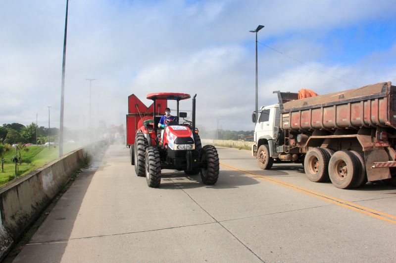 4 dia de Desinfecção contra covid19 promovida pelo Estado pelas ruas de Belém.
Na foto: <div class='credito_fotos'>Foto: Marcelo Seabra / Ag. Pará   |   <a href='/midias/2020/originais/6284_b4acfa11-e4cd-f876-429a-92924e71a3cb.jpg' download><i class='fa-solid fa-download'></i> Download</a></div>