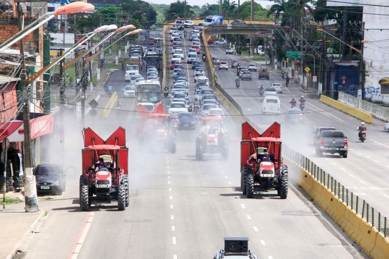 4 dia de Desinfecção contra covid19 promovida pelo Estado pelas ruas de Belém.
Na foto: <div class='credito_fotos'>Foto: Marcelo Seabra / Ag. Pará   |   <a href='/midias/2020/originais/6284_dd0069eb-da94-fbb7-a27a-a210bd1e4971.jpg' download><i class='fa-solid fa-download'></i> Download</a></div>