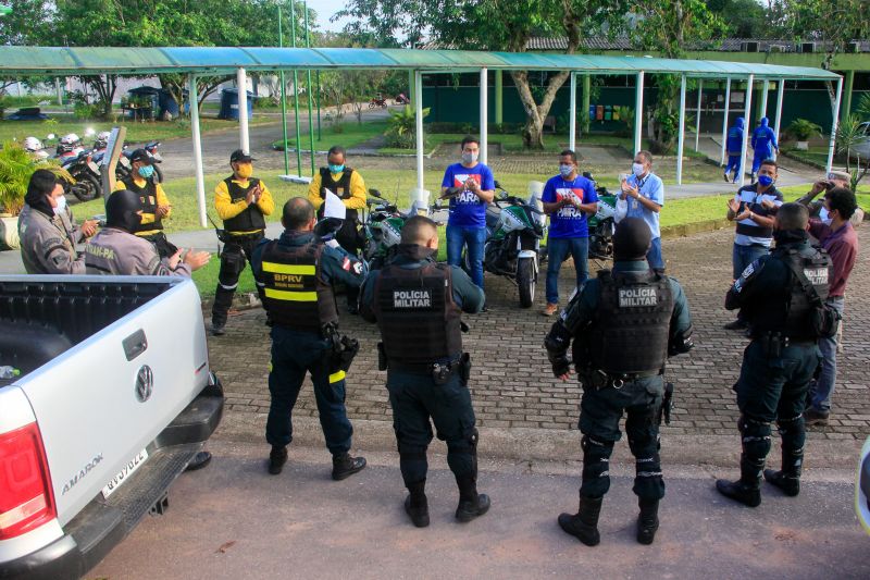 4 dia de Desinfecção contra covid19 promovida pelo Estado pelas ruas de Belém.
Na foto: Artur Houat, ouvidor-geral do Estado <div class='credito_fotos'>Foto: Marcelo Seabra / Ag. Pará   |   <a href='/midias/2020/originais/6284_e502f882-9588-e836-cbb0-18cb851871b0.jpg' download><i class='fa-solid fa-download'></i> Download</a></div>