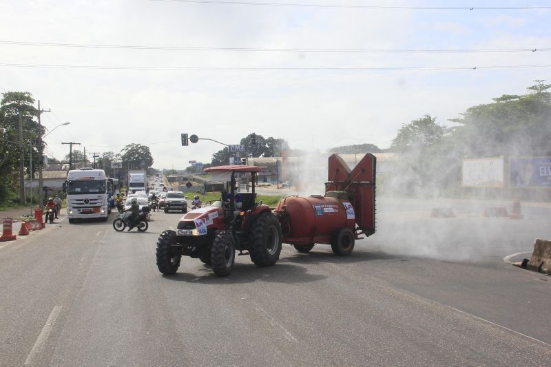 5º dia de desinfecção contra o Covid-19 pelas ruas da capital e região metropolitana de Belém.  <div class='credito_fotos'>Foto: Marcelo Seabra / Ag. Pará   |   <a href='/midias/2020/originais/6289_72ed9f56-ef71-cff8-7a7b-71012668a804.jpg' download><i class='fa-solid fa-download'></i> Download</a></div>