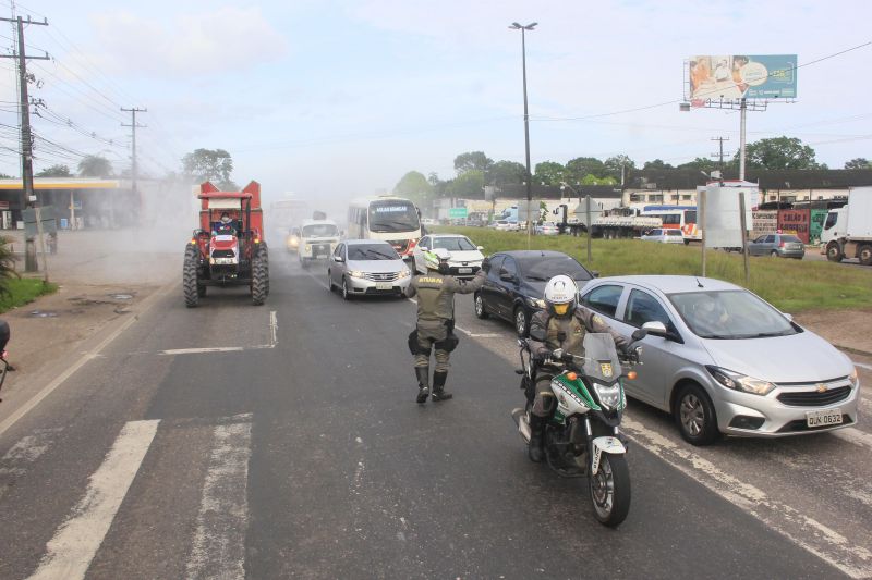 5º dia de desinfecção contra o Covid-19 pelas ruas da capital e região metropolitana de Belém. <div class='credito_fotos'>Foto: Marcelo Seabra / Ag. Pará | <a href='/midias/2020/originais/6289_8bdbdd9e-c179-cad6-3eff-81181c353788.jpg' download><i class='fa-solid fa-download'></i> Download</a></div>