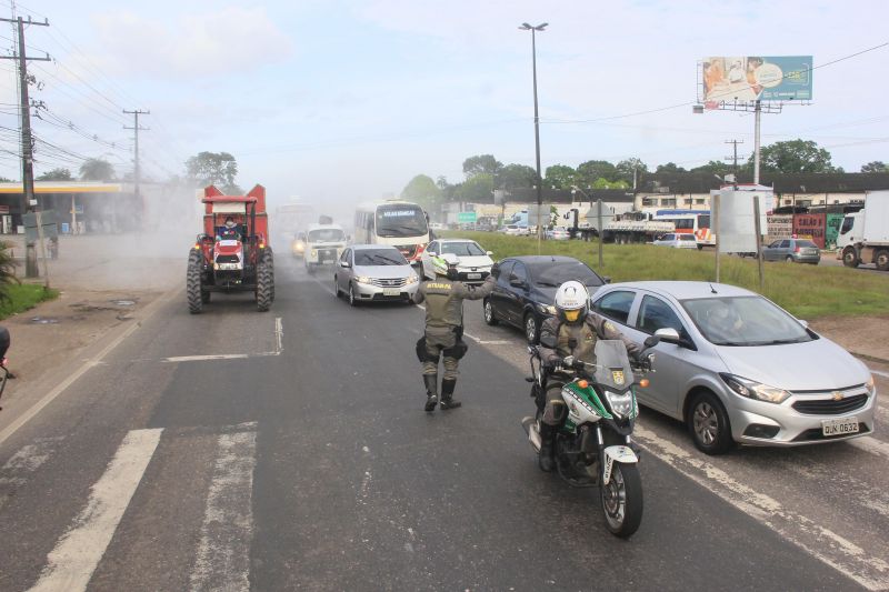 5º dia de desinfecção contra o Covid-19 pelas ruas da capital e região metropolitana de Belém.  <div class='credito_fotos'>Foto: Marcelo Seabra / Ag. Pará   |   <a href='/midias/2020/originais/6289_8bdbdd9e-c179-cad6-3eff-81181c353788.jpg' download><i class='fa-solid fa-download'></i> Download</a></div>