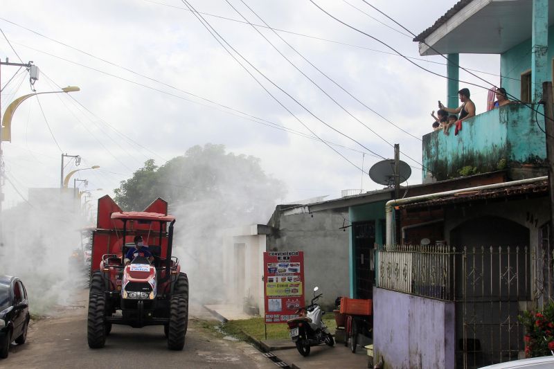 5º dia de desinfecção contra o Covid-19 pelas ruas da capital e região metropolitana de Belém. <div class='credito_fotos'>Foto: Marcelo Seabra / Ag. Pará | <a href='/midias/2020/originais/6289_a4103b9e-c107-0e80-b64e-a10b844ba9ae.jpg' download><i class='fa-solid fa-download'></i> Download</a></div>