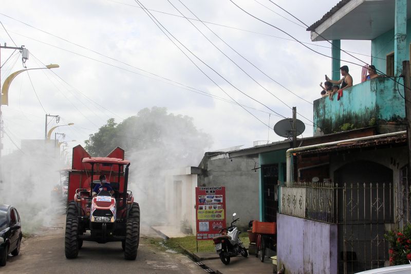 5º dia de desinfecção contra o Covid-19 pelas ruas da capital e região metropolitana de Belém.  <div class='credito_fotos'>Foto: Marcelo Seabra / Ag. Pará   |   <a href='/midias/2020/originais/6289_a4103b9e-c107-0e80-b64e-a10b844ba9ae.jpg' download><i class='fa-solid fa-download'></i> Download</a></div>