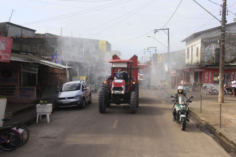 5º dia de desinfecção contra o Covid-19 pelas ruas da capital e região metropolitana de Belém.  <div class='credito_fotos'>Foto: Marcelo Seabra / Ag. Pará   |   <a href='/midias/2020/originais/6289_ba7aef12-f056-8e5a-8735-89483557b957.jpg' download><i class='fa-solid fa-download'></i> Download</a></div>