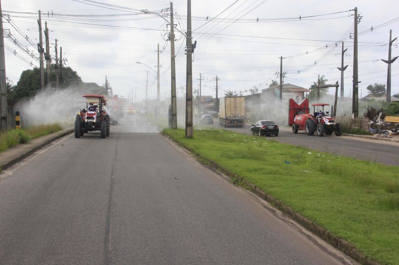 5º dia de desinfecção contra o Covid-19 pelas ruas da capital e região metropolitana de Belém.  <div class='credito_fotos'>Foto: Marcelo Seabra / Ag. Pará   |   <a href='/midias/2020/originais/6289_e54d453d-1f7c-9f91-074b-e940fc82c1de.jpg' download><i class='fa-solid fa-download'></i> Download</a></div>