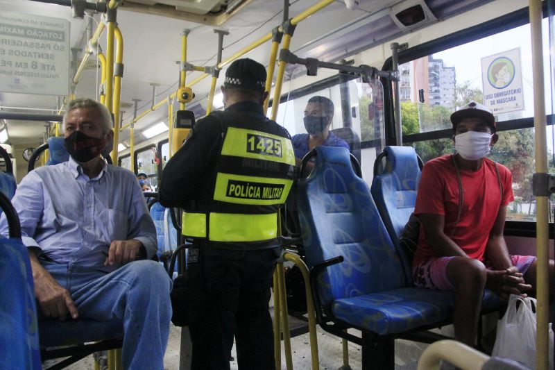 Lockdown praça Amazonas  <div class='credito_fotos'>Foto: Marcelo Seabra / Ag. Pará   |   <a href='/midias/2020/originais/6292_02e0eb10-112d-0f41-5d8b-8db9c5129f1f.jpg' download><i class='fa-solid fa-download'></i> Download</a></div>