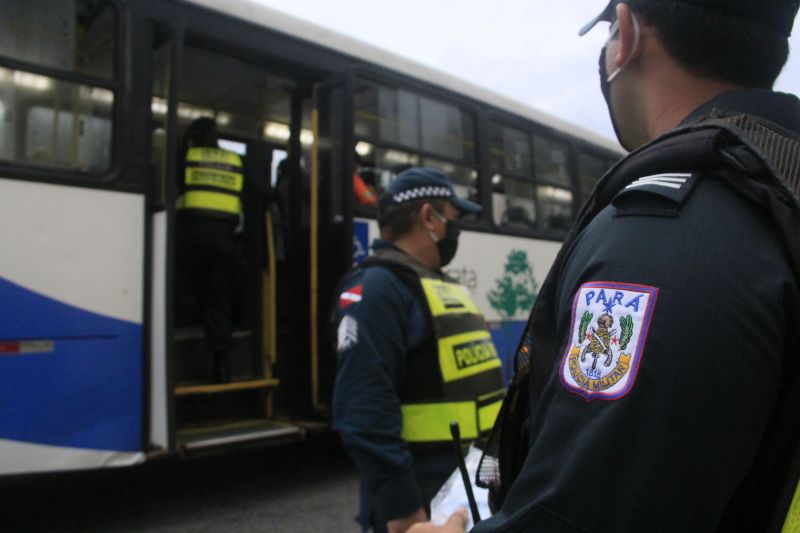 Lockdown praça Amazonas <div class='credito_fotos'>Foto: Marcelo Seabra / Ag. Pará | <a href='/midias/2020/originais/6292_344b08b6-8165-9c41-a9b5-db3a8f53a606.jpg' download><i class='fa-solid fa-download'></i> Download</a></div>