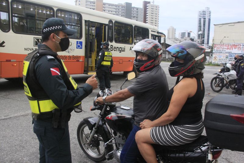 Lockdown praça Amazonas <div class='credito_fotos'>Foto: Marcelo Seabra / Ag. Pará | <a href='/midias/2020/originais/6292_61c8e40d-922d-26ce-2262-cefa9fa8301f.jpg' download><i class='fa-solid fa-download'></i> Download</a></div>