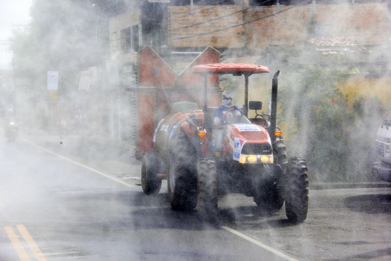 Estado promove 7º dia de desinfecção contra o Covid-19 pelas ruas de Belém <div class='credito_fotos'>Foto: Marcelo Seabra / Ag. Pará | <a href='/midias/2020/originais/6299_2c8bc2e6-e5f9-48ab-4a76-26ecc8cf45b2.jpg' download><i class='fa-solid fa-download'></i> Download</a></div>