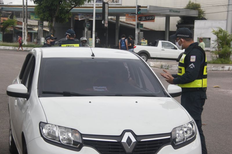 Lockdown - Ação da PM orienta e fiscaliza movimentação diante decreto de paralização das atividades não essenciais em 10 cidades do Pará, incluindo a Capital Belém.
Avenida João Paulo II <div class='credito_fotos'>Foto: Marcelo Seabra / Ag. Pará   |   <a href='/midias/2020/originais/6301_43b6ab1a-cb72-9ee3-6170-918b5566154d.jpg' download><i class='fa-solid fa-download'></i> Download</a></div>