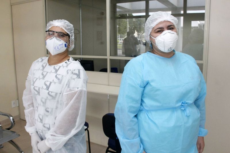 Dia das mães CAMILA LEOPOLDINA E MAIRA BARBOSA  <div class='credito_fotos'>Foto: Marcelo Seabra / Ag. Pará   |   <a href='/midias/2020/originais/6303_ab94ddfe-e1b4-5d7a-c6ec-5813eb7020b1.jpg' download><i class='fa-solid fa-download'></i> Download</a></div>