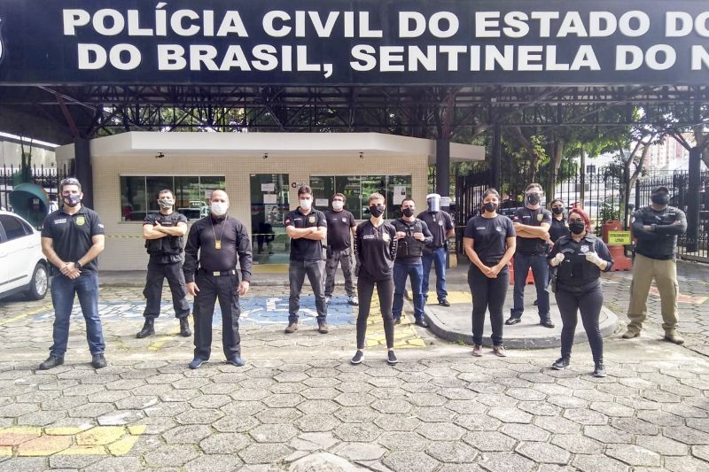 Cinco pessoas autuadas e quatro estabelecimentos notificados durante operação LOCKDOWN
 <div class='credito_fotos'>Foto: Leandro Santana / Ascom PCPA   |   <a href='/midias/2020/originais/6306_44b3166b-b20b-3b27-586f-42d054653e90.jpg' download><i class='fa-solid fa-download'></i> Download</a></div>