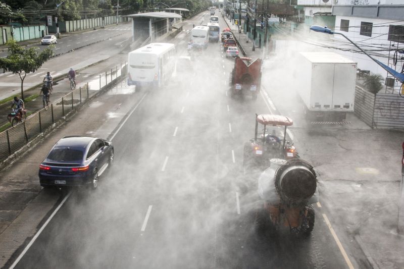 9º dia de desinfecção pelas ruas de Belém e região metropolitana, promovida pelo Estado para combater o covid-19 <div class='credito_fotos'>Foto: Marcelo Seabra / Ag. Pará | <a href='/midias/2020/originais/6308_57039a5c-be82-17c3-e336-2737850dd605.jpg' download><i class='fa-solid fa-download'></i> Download</a></div>