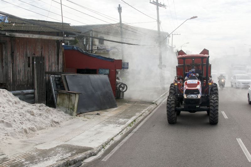 9º dia de desinfecção pelas ruas de Belém e região metropolitana, promovida pelo Estado para combater o covid-19 <div class='credito_fotos'>Foto: Marcelo Seabra / Ag. Pará | <a href='/midias/2020/originais/6308_c0a88872-b4f1-9b25-44d9-49d25a9642e3.jpg' download><i class='fa-solid fa-download'></i> Download</a></div>