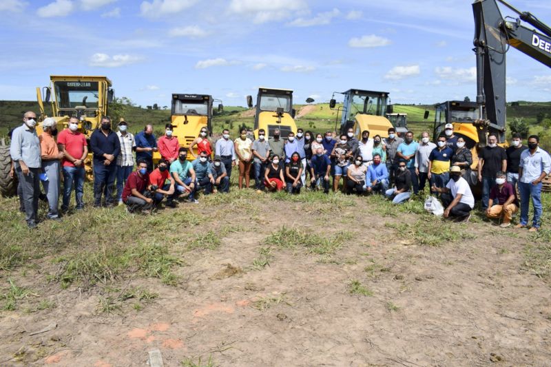 Vicinal "Carne de sol", município de Abel Figueiredo, receberá pavimentação asfáltica <div class='credito_fotos'>Foto: ASCOM / SETRAN | <a href='/midias/2020/originais/6312_b2dc064e-63b7-4d4f-dec2-765ba52cb793.jpg' download><i class='fa-solid fa-download'></i> Download</a></div>