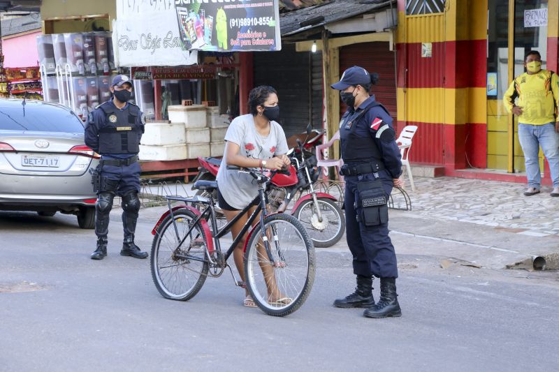 Fiscalização BR Marituba, Centro e Bairro - Lockdown contra Covid-19 <div class='credito_fotos'>Foto: Alex Ribeiro / Ag. Pará | <a href='/midias/2020/originais/6315_98548e73-bc6f-1f57-f91c-e21d8784e251.jpg' download><i class='fa-solid fa-download'></i> Download</a></div>