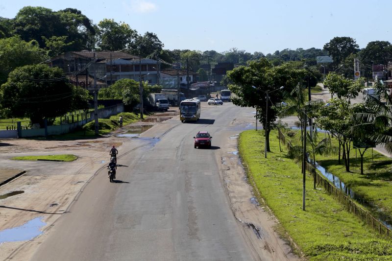 Cotidiano - Praça Matriz de Marituba, região metropolitana de Belém <div class='credito_fotos'>Foto: Alex Ribeiro / Ag. Pará   |   <a href='/midias/2020/originais/6316_5d89770a-8b29-a87c-4c89-4f38ea4ce9c5.jpg' download><i class='fa-solid fa-download'></i> Download</a></div>